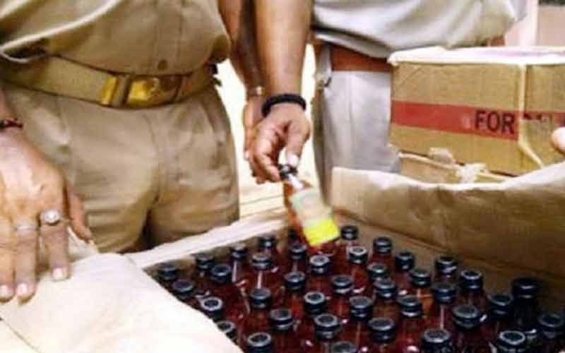 सिरमौर में गाड़ी से अवैध शराब की 75 पेटियां बरामद, मामला दर्ज