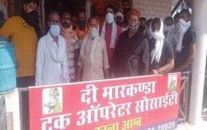 Truck operator preparing to open front against Chamber of Commerce Kala Amb