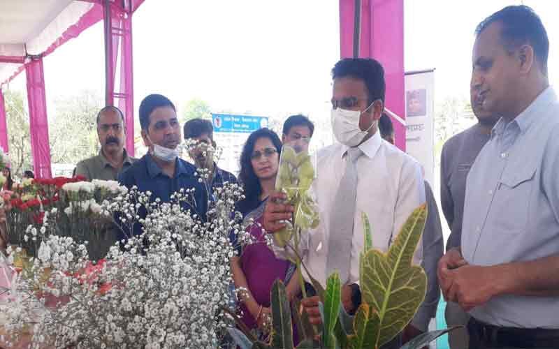 Deputy Commissioner inaugurated the exhibition of Horticulture Department