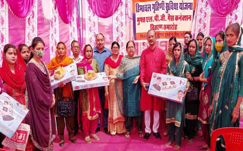 Satti distributed free gas connections to 30 beneficiaries in Rakkad