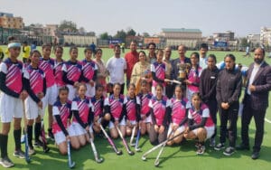 Satti distributed prizes to the winning teams of hockey competition