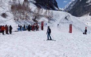 12 teams showed stamina on the first day in the National Skiing and Snow Boarding Championship