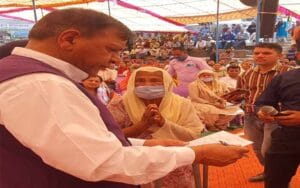 80 year old handicapped elderly reached Jan Manch