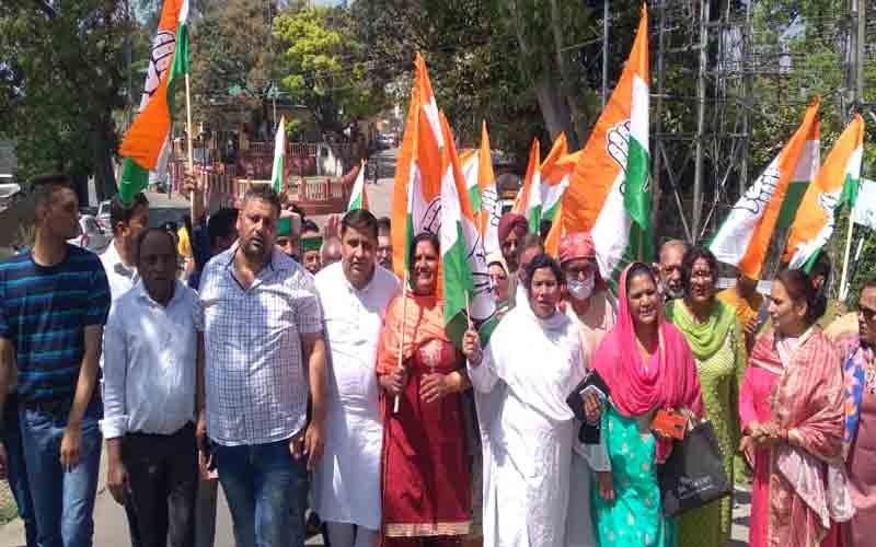 Congress took out a protest rally on rising inflation, the government also surrounded the issues of Nahan