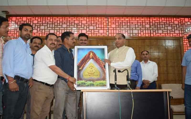 Non-gazetted Employees Federation Mandi honored the Chief Minister for employee friendly decisions