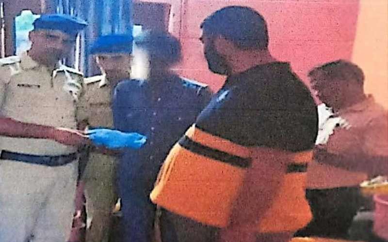 किराए के मकान में नशीले कैप्सूल बेचने का कारोबार करता था व्यक्ति, पुलिस ने पकड़ा