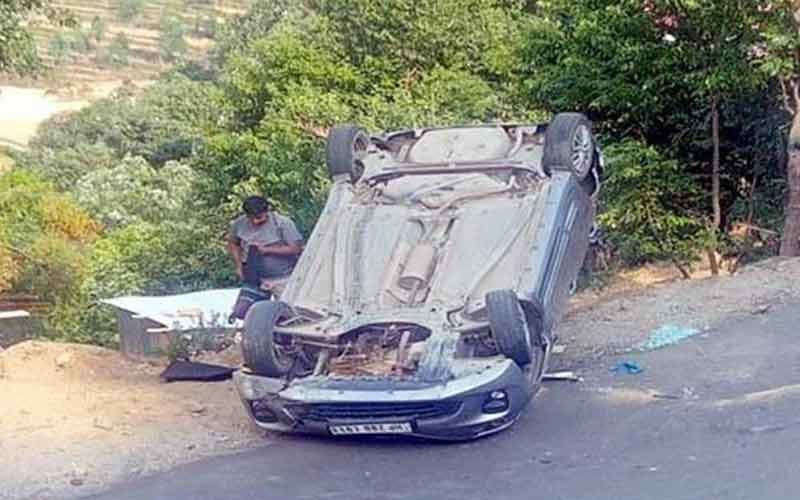 Uncontrolled car overturned on the road, 3 people died in the accident