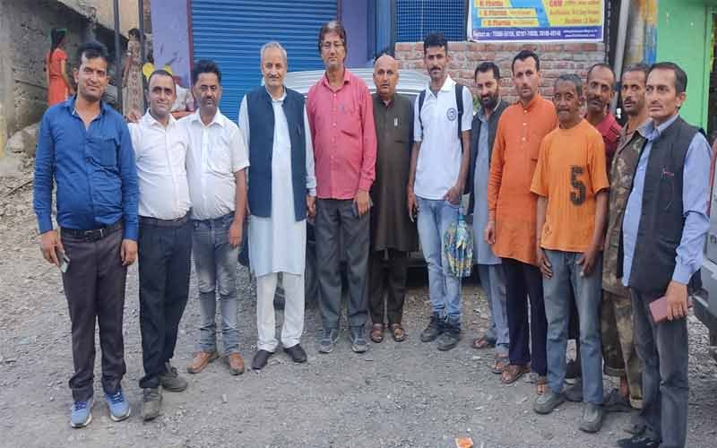 BJP leader Balbir Singh Chouhan visited Shili Mahal area under Janta Milan program
