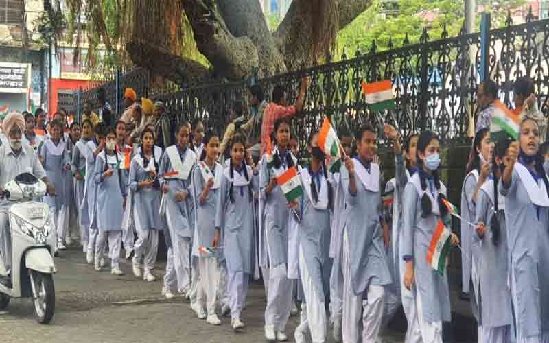 AVN students took out tricolor yatra on the elixir of independence