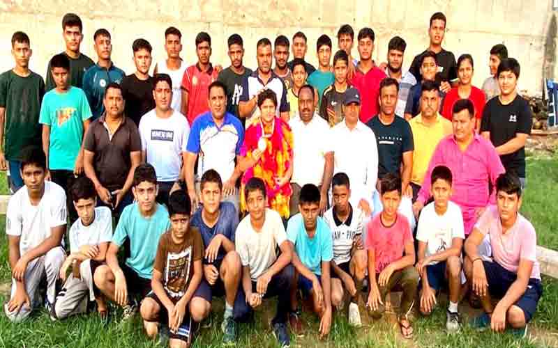 Dangal girl Prerna Mehta warmly welcomed at Satbir Hanuman Akhara