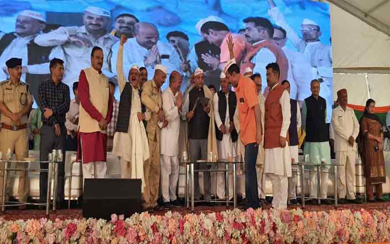 For the first time in the CM's address, the name of Narayan Singh was drawn among the BJP workers.