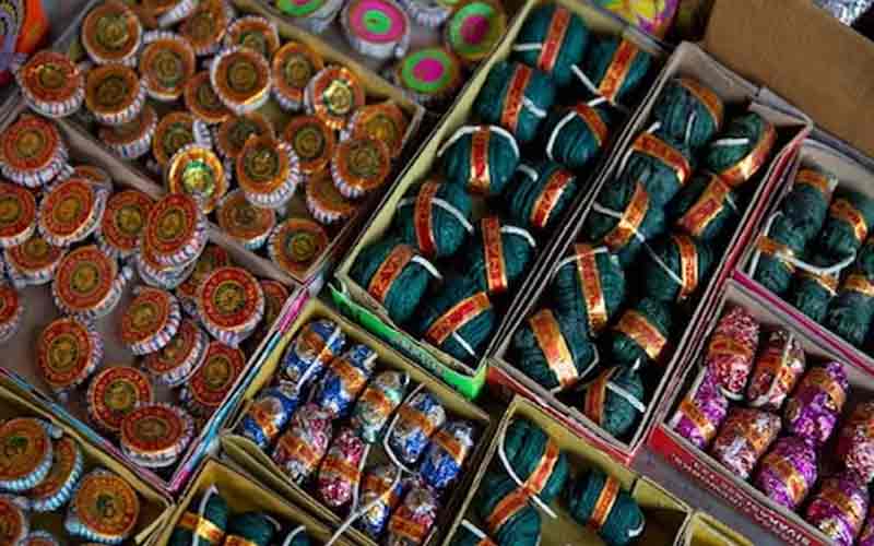 Firecrackers will not be sold without license, those who disobey orders will be punished