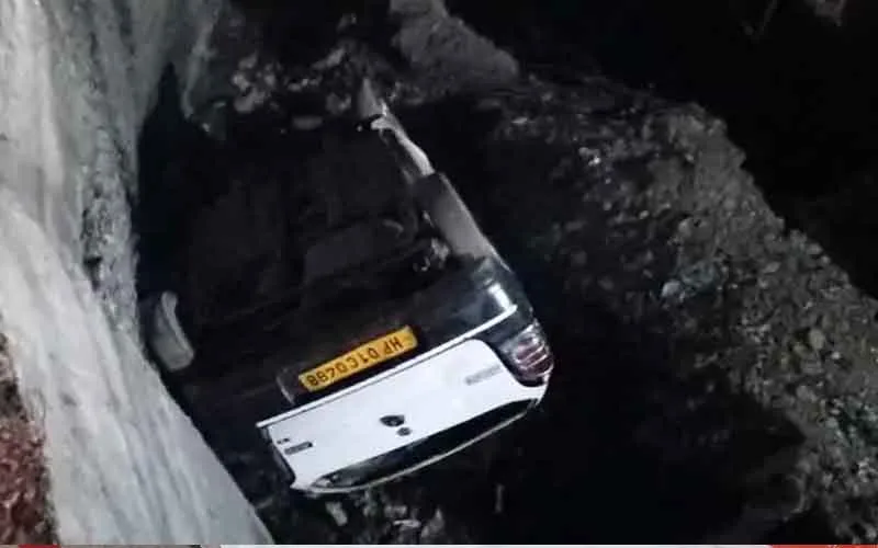 The-car-rolled-off-the-road.jpg
