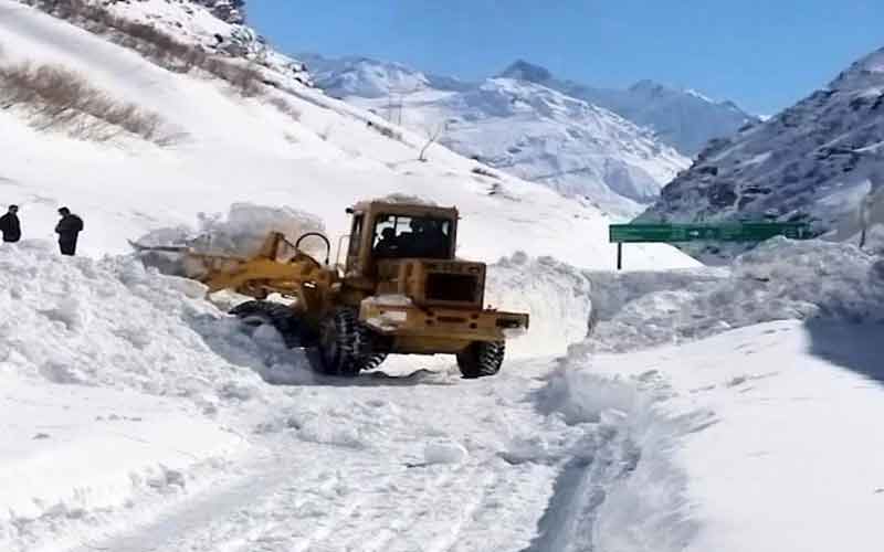 हिमाचल में मौसम खुला पर दुश्वारियां बरकरार, 400 से अधिक सड़कें अभी भी बंद