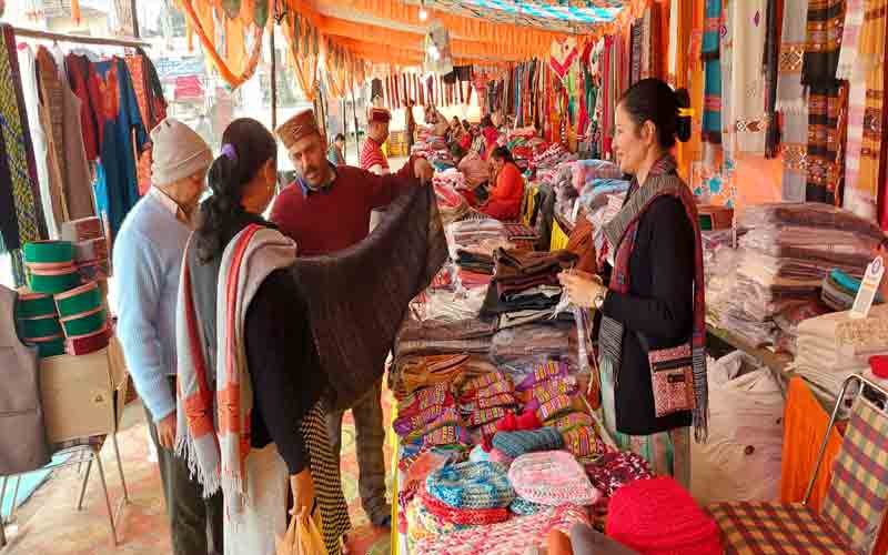 Products of handicraft artisans became the center of attraction