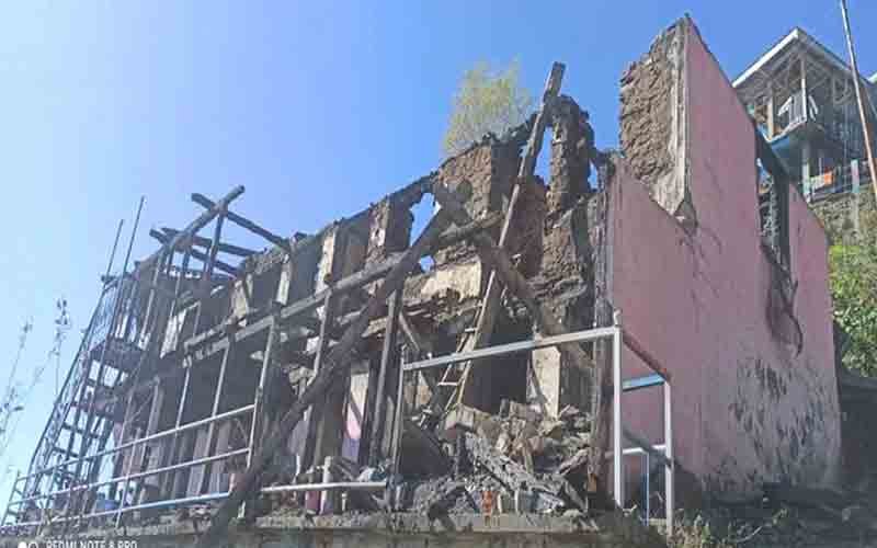 आग की भेंट चढ़ा 8 कमरों का दो मंजिला मकान, लाखों का हुआ नुक्सान