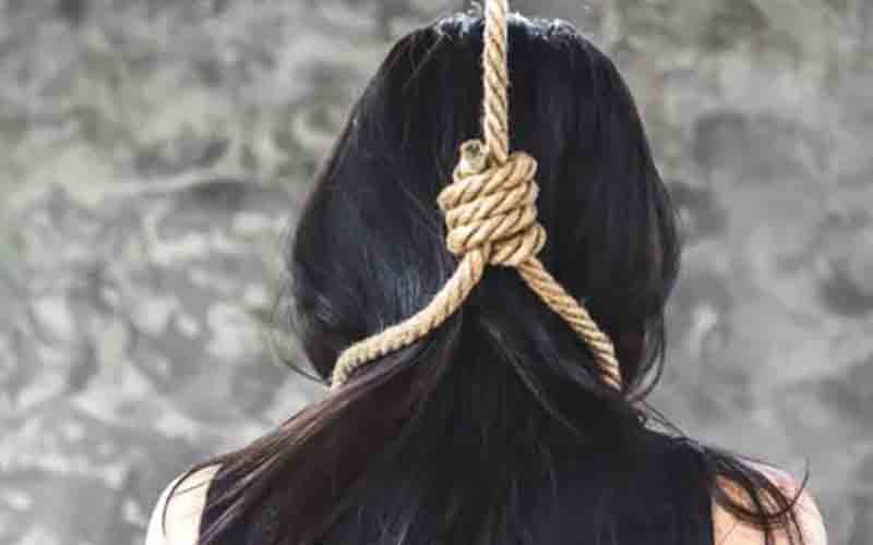 महिला ने फंदा लगाकर की आत्महत्या, मायका पक्ष ने पति पर लगाया आरोप