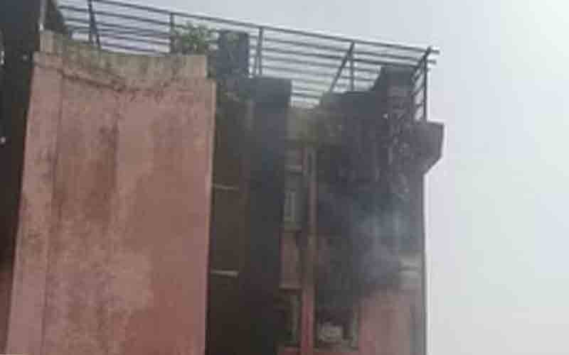 मनाली के गारमेंट स्टोर में लगी आग, लाखों का हुआ नुकसान