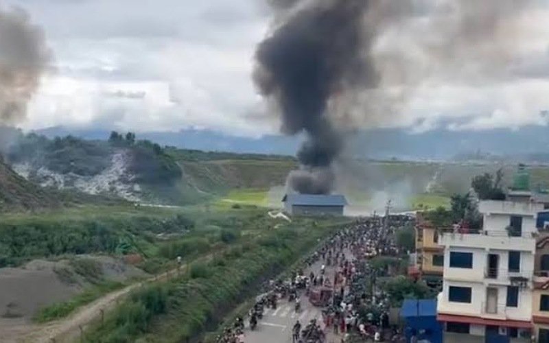नेपाल में टेक ऑफ के दौरान यात्री विमान क्रैश, 18 यात्रियों की मौत