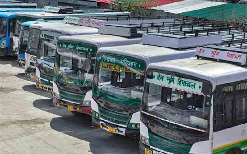 यात्रियों की भीड़ को देखते हुए एचआरटीसी ने चलाई 18 विशेष बसें