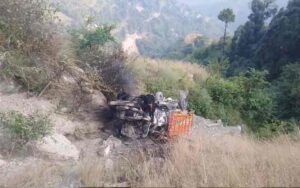 Pickup-fell-into-500-meter-.jpg