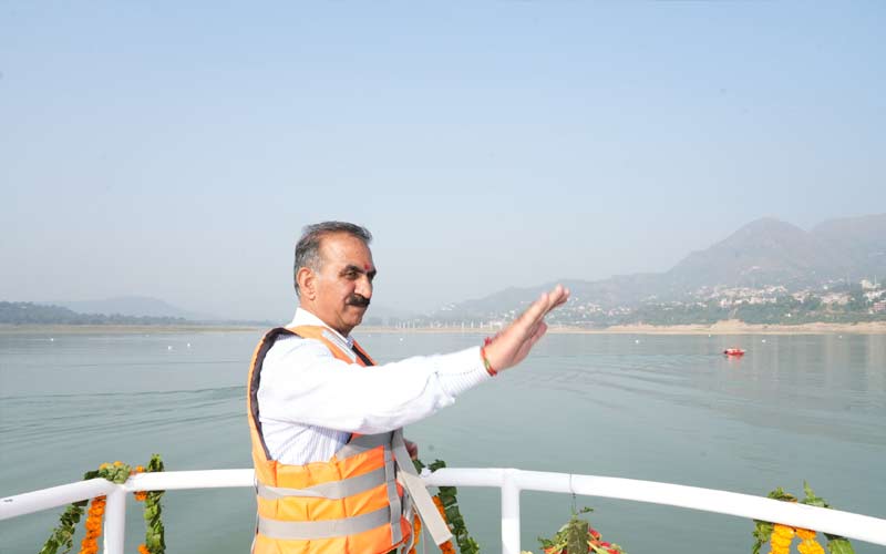 मुख्यमंत्री ने गोविंद सागर झील में जल क्रीड़ा गतिविधियों का किया शुभारंभ