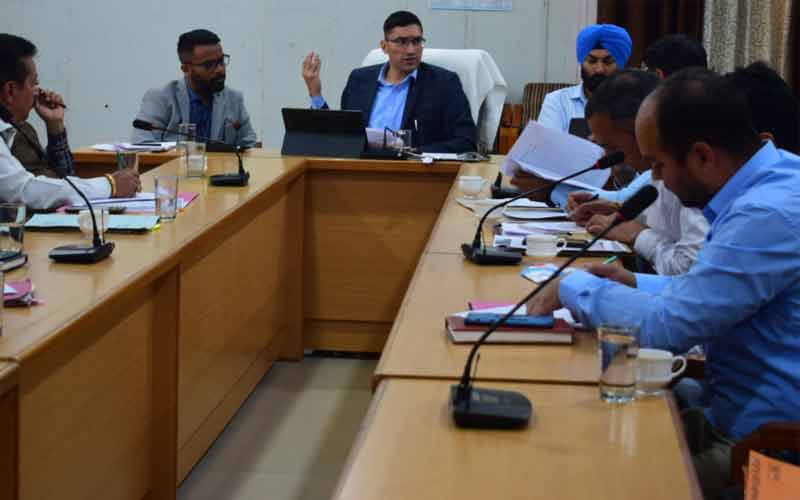 विकास कार्यों   की  प्रगति को लेकर  साप्ताहिक समीक्षा बैठक  आयोजित