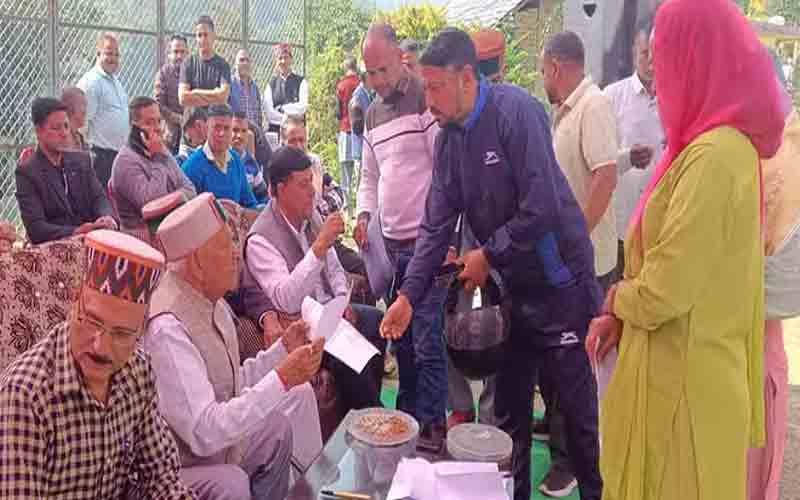 विधायक किशोरी लाल ने माधो नगर में सुनीं जन समस्याएं