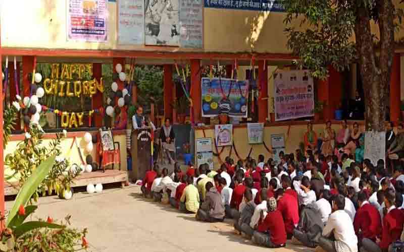 सड़क सुरक्षा नियमों का पालन करें और दूसरों को भी इसके प्रति जागरूक करें- राजेश कौशलविद्यार्थियों को सुरक्षित यातायात के बारे किया जागरूक