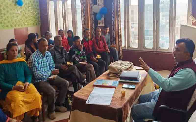 आंगनबाड़ी वर्कर्स और हेल्पर्स की बैठक में मांगों को लेकर निर्णय लिया गया