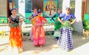 धारटीधार के कानसर स्कूल में बच्चों ने पेश की आदिवासी संस्कृति की मनमोहक झलक